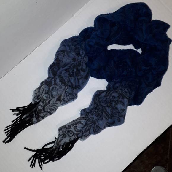 Blue cashmink ruffle scarf - Picture 6 of 6